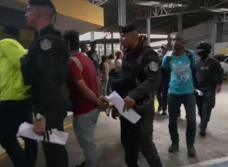 De 484 obreros aprehendidos tras las protestas en el proyecto del hospital del Niño, unos 410 fueron llevados al juez de paz y 74 serán llevados a audiencia. 