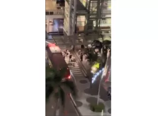 Ese traslado era en un principio de 109 migrantes, pero 11 decidieron regresar al hotel para, de manera voluntaria, retornar en vuelos desde Panamá a sus países de origen.