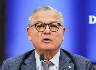 Auxilios económicos: Contralor señala perjuicio de $52 millones