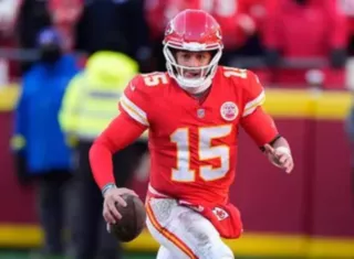 Mahomes busca otra opinión sobre lesión de ligamento anterior cruzado