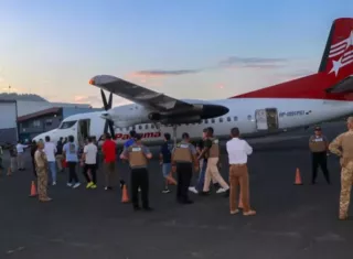 Migración deporta y expulsa a 43 extranjeros a Colombia