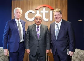 Reunión de Mulino con los ejecutivos.