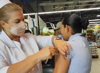 Las autoridades recomiendan la vacunación.