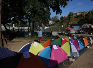 Carpas de familiares de presos políticos frente al centro penitenciario Rodeo I, en Zamora, estado de Miranda.