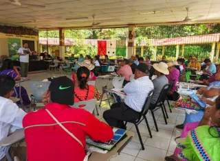 El CIAM llevó a cabo una reunión el sábado con un pequeño grupo de la comarca.