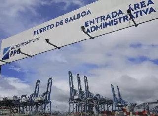 Grúas de pórtico en el Puerto de Balboa.