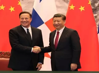 Varela, exmandatario de Panamá, y Xi Jinping, presidente de China.