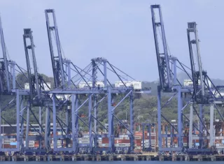 Grúas de pórtico en el Puerto de Balboa.