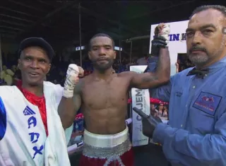 Jezreel Corrales luego de su triunfo.