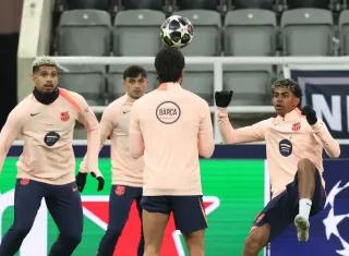 Entrenamiento del FC Barcelona en el día de ayer con miras al partido de ida de los octavos de final de la Liga de Campeones de la UEFA.