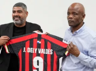 Presentación de Julio Dely Valdés.