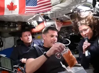 Astronautas de Artemis II regresan y amerizarán el viernes en California