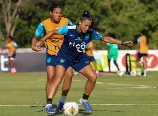 Entrenamiento de la Selección Mayor Femenina de Fútbol de Panamá en el Estadio Virgilio Tejeira, de Penonomé, provincia de Coclé.