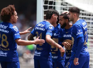 Adalberto Carrasquilla (izq.).