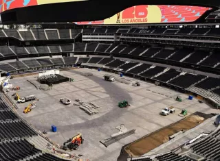 El SoFi Stadium inicia su transformación para la Copa
