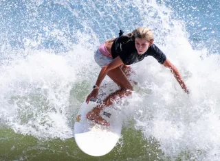 La surfista Shakti Martínez durante su participación en los Juegos Suramericanos de la Juventud.