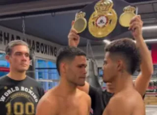 José Núñez (der.) y Erislandy Álvarez.