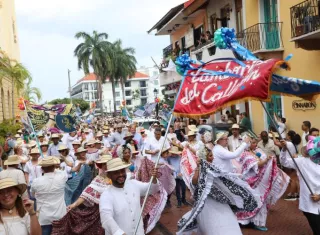Personas participan de la actividad.