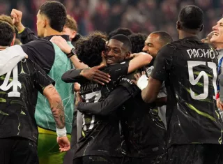 Jugadores del club París Saint Germain (PSG) celebran la clasificación a la final de la Liga de Campeones de la UEFA.
