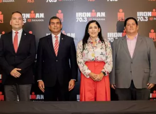 Jorge Correa, subadministrador de la ATP; Juan Carlos Valdés, Ministerio de la Presidencia; Rina Aguirre y Jorge Urrutia, de Razzpao Latam.