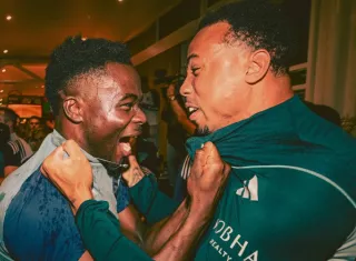 Bukayo Saka (izq.) y Gabi.