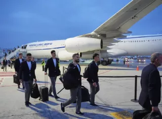 Jugadores de Irán en el aeropuerto de Tijuana.