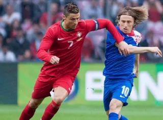 Cristiano Ronaldo (izq.) y Luka Modric se verán las caras nuevamente.