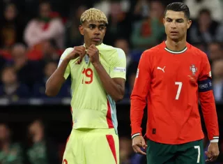 La juventud de Lamine Yamal (izq.) y la experiencia de Cristiano. 