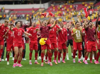 Jugadores de Suiza celebran la clasificación a los cuartos de final en el que se medirán a Argentina el sábado.