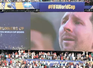Lionel Messi en la pantalla del estadio.