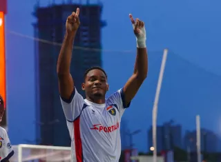 Héctor Ríos, del Plaza Amador, celebra su gol anotado en el triunfo de su equipo 2-0 sobre el Sporting San Miguelito el pasado sábado en el Torneo Apertura 2026 de la Liga Panameña de Fútbol (LPF).