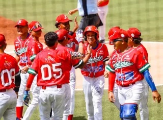 El equipo de Panamá celebra la victoria lograda ante Puerto Rico en la Serie del Caribe Kids, que se juega en Nayarit, México.