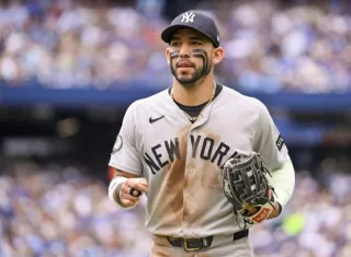 José ‘Chema’ Caballero en acción durante el encuentro de ayer en el que los Yankees de Nueva York vencieron 4-3 a los Azulejos de Toronto en episodios extras.