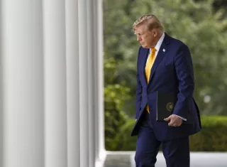 Trump acusa de “estafa” a Canadá