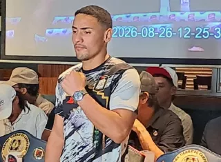 El púgil panameño Kevin de Mera verá acción este sábado en la cartilla que se realizará en el Gimnasio Tierra de Campeones Atheyna Bylon, en la Cinta Costera, ciudad de Panamá.