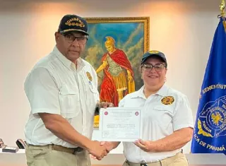 Bomberos fortalecen su liderazgo