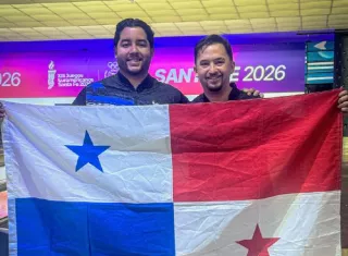 Donald Lee (i) y William Duen.