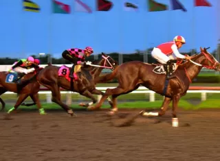 Daddy King (der.), con la monta de Jesús Anel Barría, se impone en el Clásico Clásico Rubén Orillac Alfaro y Rubén Orillac Pérez. 