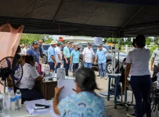 Combo del IMA lleva arroz, aceite, tuna y otros alimentos a damnificados