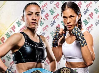 La foto promocional del combate de la campeona mundial supermosca de la AMB, la panameña Nataly Delgado y la azteca Irma García, titular de la FIB. 