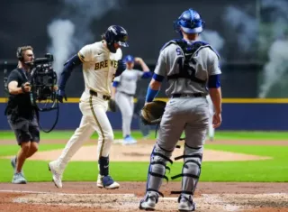 Los Cerveceros dominan la serie 2-0.