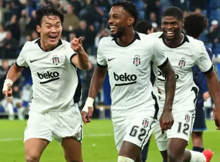 El panameño Michael Amir Murillo (der.), del Besiktas, celebra su gol anotado en la Europa League.
