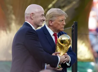 Gianni Infantino (i), de la FIFA.