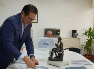 UNE avanza como partido en formación, pero pospone inscripciones