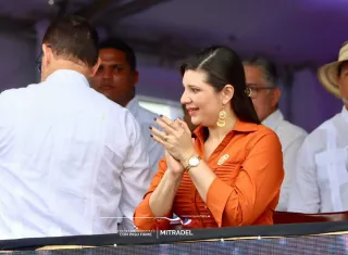 Ministra de Trabajo presente en los desfiles patrios en la provincia de Colón.