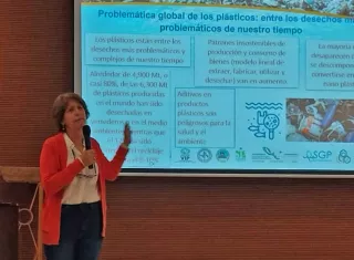 Taller para manejar desechos de plásticos. Foto: Cortesía