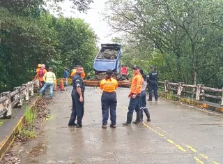 Puente en reparación.