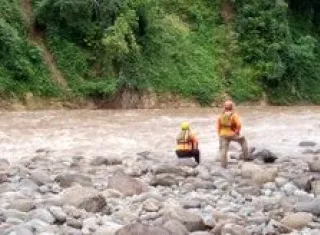 Se activa personal de Sinaproc en búsqueda del ciudadano desaparecido en el río.