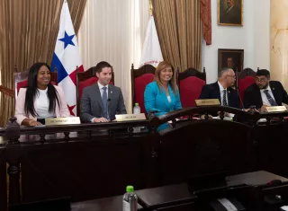 Mayer y junta directiva del Consejo Municipal de Panamá.