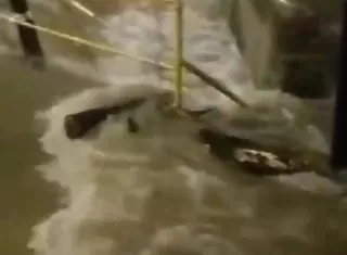 Desbordamiento de la quebrada.